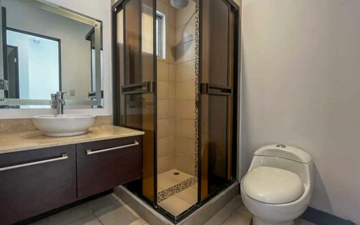 Apartamento en San Sebastián, San José primer piso, con piscina y seguridad COD#143582