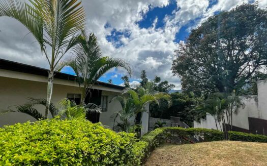 Apartamento en San Sebastián, San José primer piso, con piscina y seguridad COD#143582