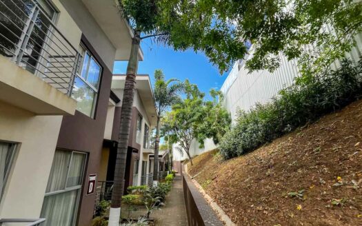 Apartamento en San Sebastián, San José primer piso, con piscina y seguridad COD#143582