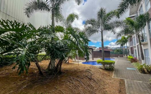 Apartamento en San Sebastián, San José primer piso, con piscina y seguridad COD#143582