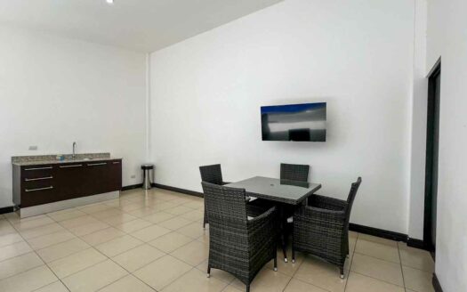 Apartamento en San Sebastián, San José primer piso, con piscina y seguridad COD#143582