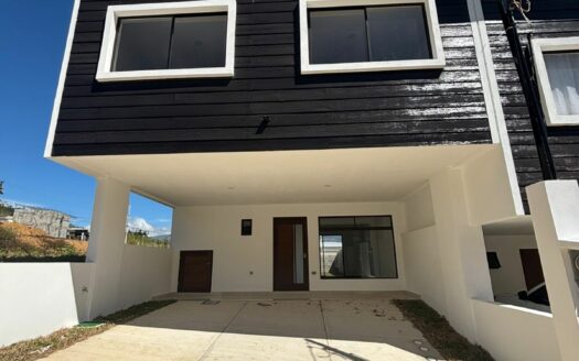 Espectaculares Casas en venta- Condominio en Agua Caliente de Cartago. Cod. 142087