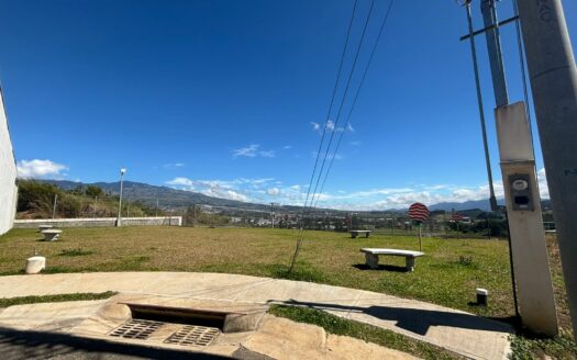 Espectaculares Casas en venta- Condominio en Agua Caliente de Cartago. Cod. 142087