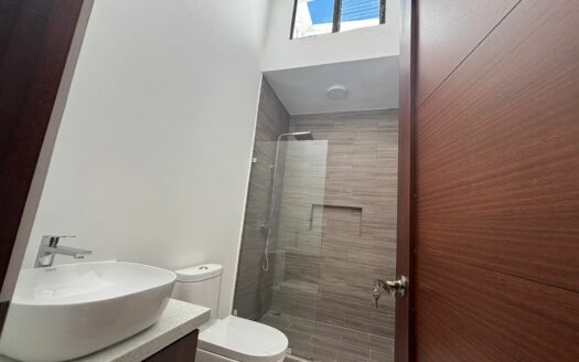 Espectaculares Casas en venta- Condominio en Agua Caliente de Cartago. Cod. 142087