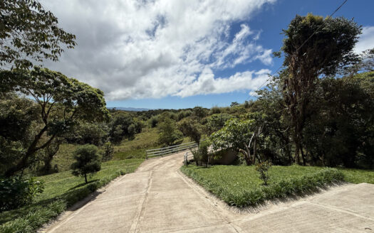 Hermosa Propiedad de 183.732 m2 en Las Montañas de Bajo La Hondura, Dulce Nombre de Coronado COD 143811