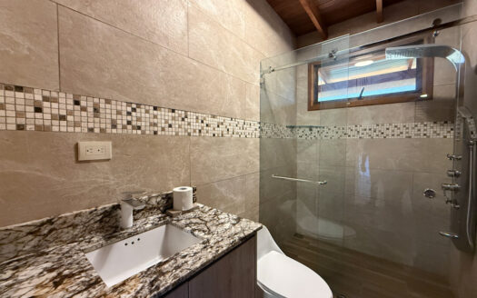 Hermosa Propiedad de 183.732 m2 en Las Montañas de Bajo La Hondura, Dulce Nombre de Coronado COD 143811