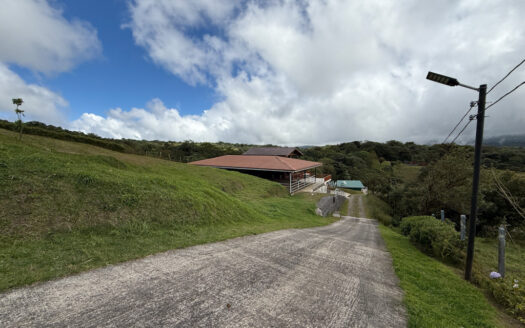 Hermosa Propiedad de 183.732 m2 en Las Montañas de Bajo La Hondura, Dulce Nombre de Coronado COD 143811