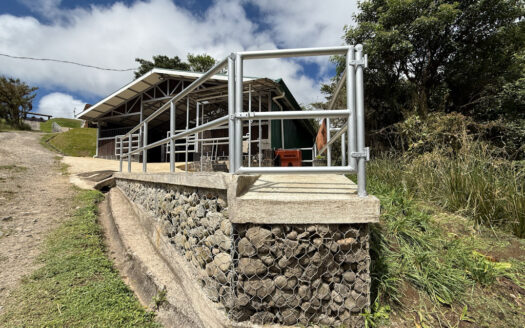 Hermosa Propiedad de 183.732 m2 en Las Montañas de Bajo La Hondura, Dulce Nombre de Coronado COD 143811