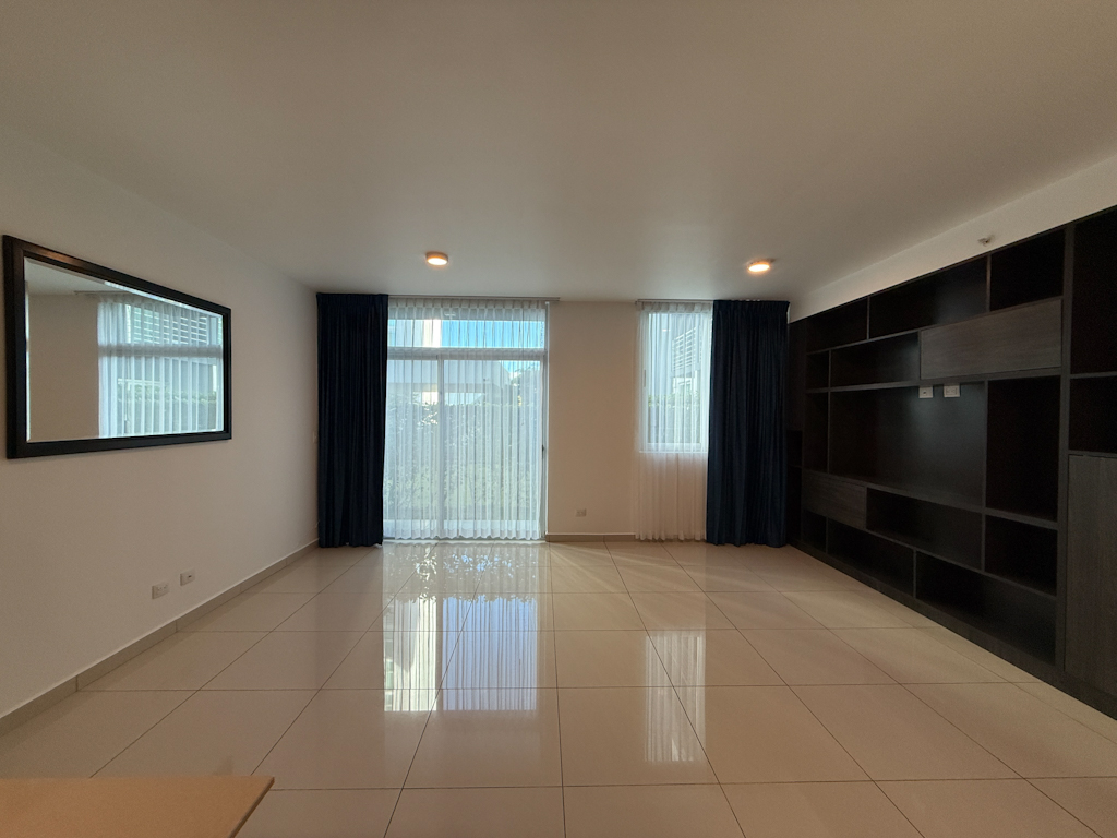Hermoso Apartamento en Planta Baja, con Variedad de Amenidades en Condominio Bambú Rivera Tibás COD 143377