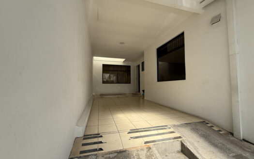 Casa y Apartamento Cerca del Estadio Coyella Fonseca, Guadalupe, Goicoechea COD 142371