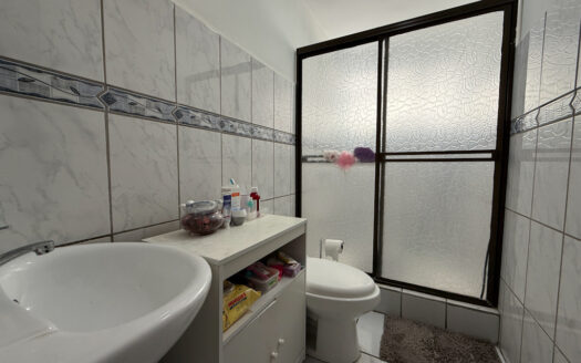 Casa y Apartamento Cerca del Estadio Coyella Fonseca, Guadalupe, Goicoechea COD 142371