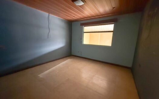 Casa En Venta En San Pablo De Heredia, Remate Bancario Con Dos Departamentos. Código 142967