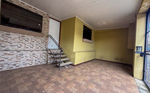 Casa En Venta En San Pablo De Heredia, Remate Bancario Con Dos Departamentos. Código 142967