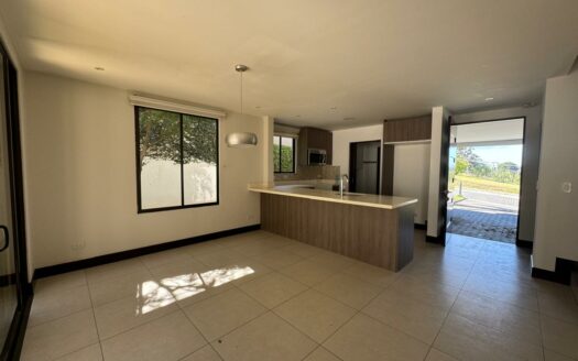 🏡 ¡Vive el Lujo Natural! Rebajada !!! a $359,000 Casa en Guachipelín con Hermosas Vistas, Amenidades y Precio de Oportunidad Cód 142558