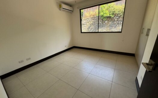 🏡 ¡Vive el Lujo Natural! Rebajada !!! a $359,000 Casa en Guachipelín con Hermosas Vistas, Amenidades y Precio de Oportunidad Cód 142558