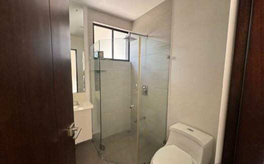 🏡 ¡Vive el Lujo Natural! Rebajada !!! a $359,000 Casa en Guachipelín con Hermosas Vistas, Amenidades y Precio de Oportunidad Cód 142558