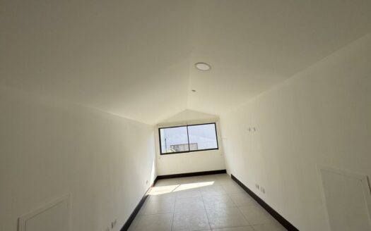 🏡 ¡Vive el Lujo Natural! Rebajada !!! a $359,000 Casa en Guachipelín con Hermosas Vistas, Amenidades y Precio de Oportunidad Cód 142558