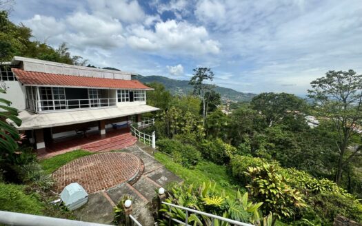 La oportunidad de comprar la casa de sus sueños con una vista increíble de día y de noche solo en Escazú, Cód 142251