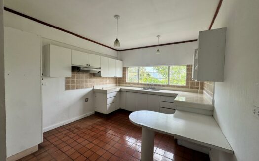 La oportunidad de comprar la casa de sus sueños con una vista increíble de día y de noche solo en Escazú, Cód 142251