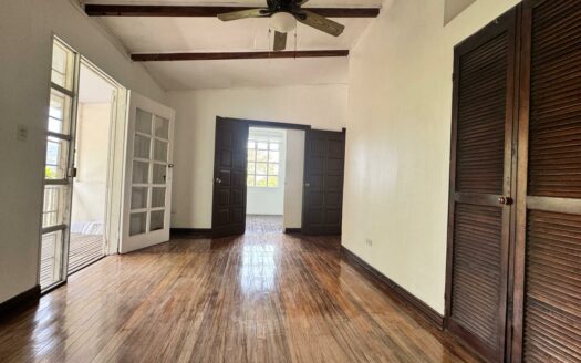 La oportunidad de comprar la casa de sus sueños con una vista increíble de día y de noche solo en Escazú, Cód 142251