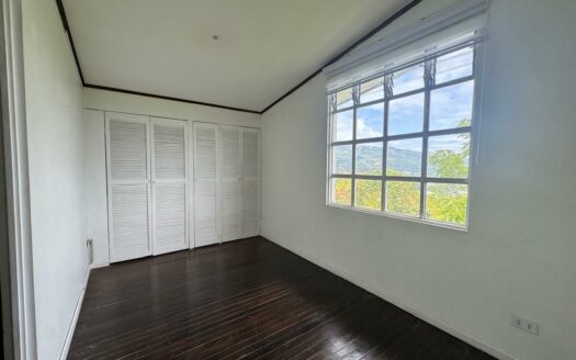 La oportunidad de comprar la casa de sus sueños con una vista increíble de día y de noche solo en Escazú, Cód 142251