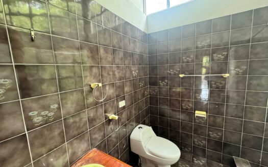 La oportunidad de comprar la casa de sus sueños con una vista increíble de día y de noche solo en Escazú, Cód 142251