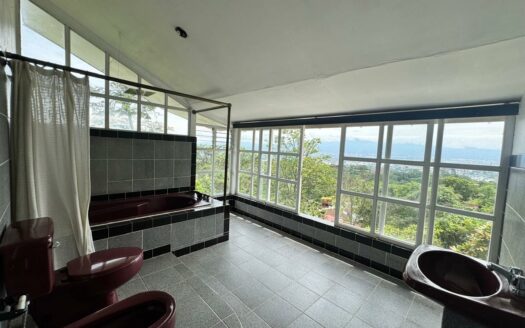 La oportunidad de comprar la casa de sus sueños con una vista increíble de día y de noche solo en Escazú, Cód 142251