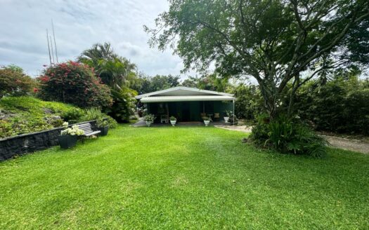 La oportunidad de comprar la casa de sus sueños con una vista increíble de día y de noche solo en Escazú, Cód 142251