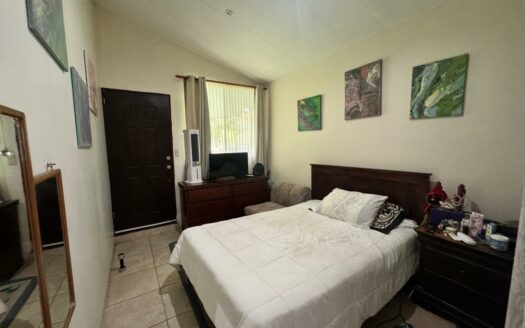 La oportunidad de comprar la casa de sus sueños con una vista increíble de día y de noche solo en Escazú, Cód 142251