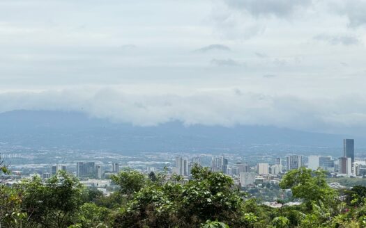 La oportunidad de comprar la casa de sus sueños con una vista increíble de día y de noche solo en Escazú, Cód 142251