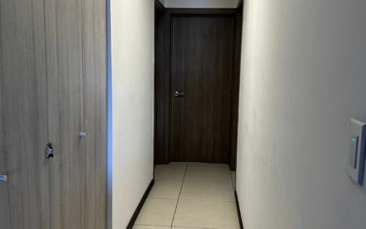Increíble Oportunidad !!! Apartamento en San Antonio de Escazú, en una zona de fácil acceso a Escazú, ruta 27 y supermercados. Cód 142580