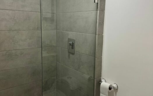 Increíble Oportunidad !!! Apartamento en San Antonio de Escazú, en una zona de fácil acceso a Escazú, ruta 27 y supermercados. Cód 142580