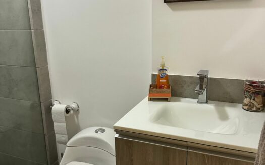 Increíble Oportunidad !!! Apartamento en San Antonio de Escazú, en una zona de fácil acceso a Escazú, ruta 27 y supermercados. Cód 142580