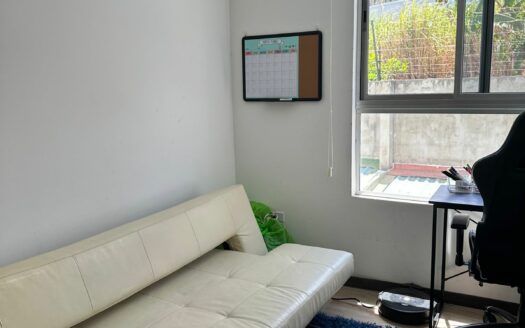 Increíble Oportunidad !!! Apartamento en San Antonio de Escazú, en una zona de fácil acceso a Escazú, ruta 27 y supermercados. Cód 142580