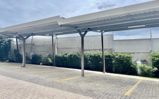 Increíble Oportunidad !!! Apartamento en San Antonio de Escazú, en una zona de fácil acceso a Escazú, ruta 27 y supermercados. Cód 142580