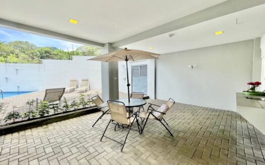 Increíble Oportunidad !!! Apartamento en San Antonio de Escazú, en una zona de fácil acceso a Escazú, ruta 27 y supermercados. Cód 142580