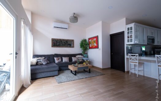 Playa, rentabilidad y estilo de vida — todo en un solo lugar casa con piscina privada a 500mts de la playa en Jaco. Cod. 143526