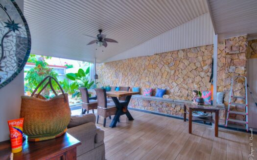 Playa, rentabilidad y estilo de vida — todo en un solo lugar casa con piscina privada a 500mts de la playa en Jaco. Cod. 143526