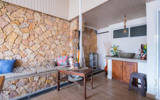 Playa, rentabilidad y estilo de vida — todo en un solo lugar casa con piscina privada a 500mts de la playa en Jaco. Cod. 143526