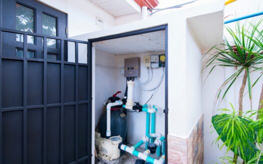 Playa, rentabilidad y estilo de vida — todo en un solo lugar casa con piscina privada a 500mts de la playa en Jaco. Cod. 143526