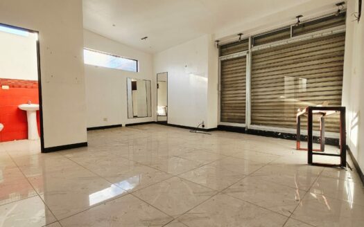 ¡REMATE BANCARIO! Oportunidad de Casa de Una Planta con Local Comercial y Amplio Terreno de 600 m2 en Tambor de Alajuela. COD. 143779