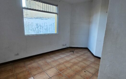 ¡REMATE BANCARIO! Oportunidad de Casa de Una Planta con Local Comercial y Amplio Terreno de 600 m2 en Tambor de Alajuela. COD. 143779