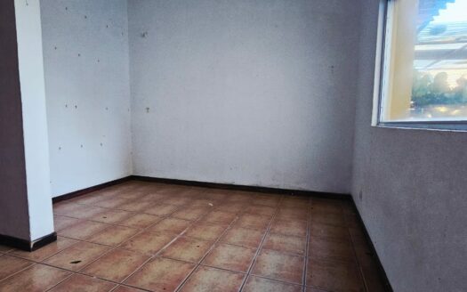 ¡REMATE BANCARIO! Oportunidad de Casa de Una Planta con Local Comercial y Amplio Terreno de 600 m2 en Tambor de Alajuela. COD. 143779