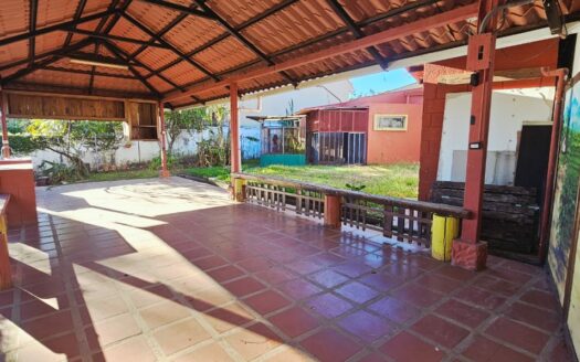 ¡REMATE BANCARIO! Oportunidad de Casa de Una Planta con Local Comercial y Amplio Terreno de 600 m2 en Tambor de Alajuela. COD. 143779