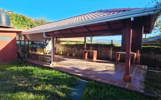 ¡REMATE BANCARIO! Oportunidad de Casa de Una Planta con Local Comercial y Amplio Terreno de 600 m2 en Tambor de Alajuela. COD. 143779