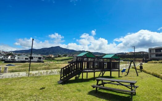 Curridabat: Estrene casa en Av. del Este, 4 habitaciones #143132