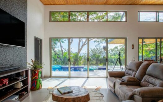 Casa En Venta En Atenas, Hacienda Atenas Con Piscina Y Lote De 7.012 m² – House For Sale In Atenas, Hacienda Atenas With Pool And 7,012 m² cod.144200