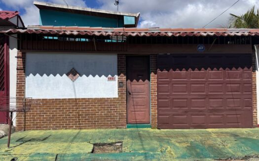 Tres Ríos: Casa a Remodelar con Condiciones Especiales de Financiamiento en Urbanización Florencio Del Castillo. #144833