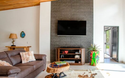 Casa En Venta En Atenas, Hacienda Atenas Con Piscina Y Lote De 7.012 m² – House For Sale In Atenas, Hacienda Atenas With Pool And 7,012 m² cod.144200