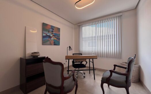 Curridabat: Casa en Condominio Ayarco 385 100% Amueblada con Espectaculares Acabados + 3 Parqueos. #145684